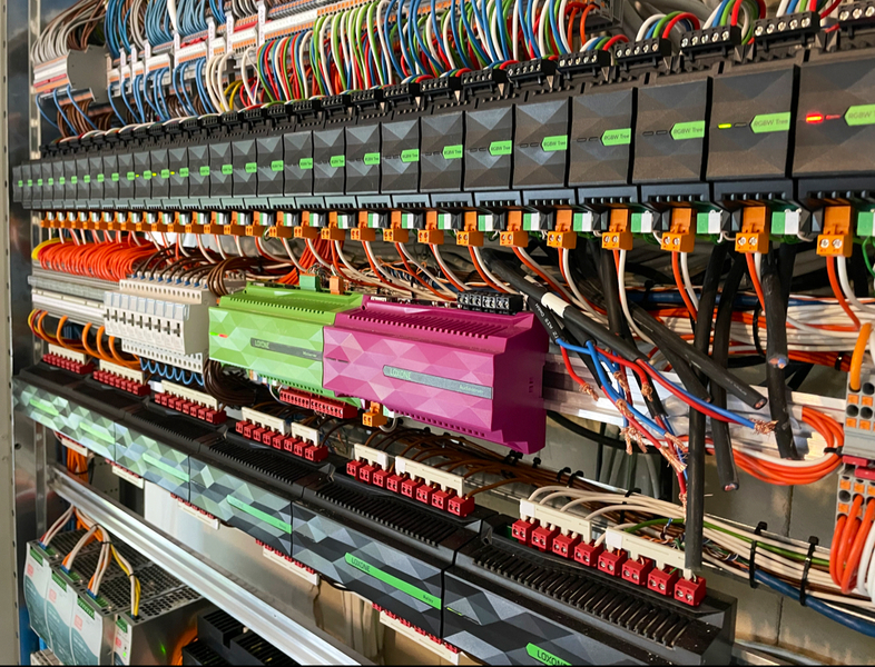 Zdjęcie na okładce dla ElektroBohater Paweł Piasecki Instalacje Elektryczne i Smart Home